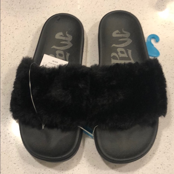 Mad Love Shoes - New Fuzzy black slippers Mad Love Shoes - New Fuzzy black slippers